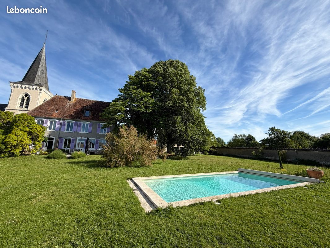 Maison 8 pièces 200 m² · à Issoudun · 200 m² · 334 000 €