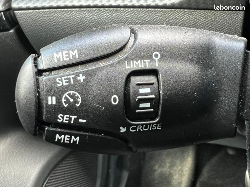 Peugeot 2008 e-2008 136ch GT (image 15)