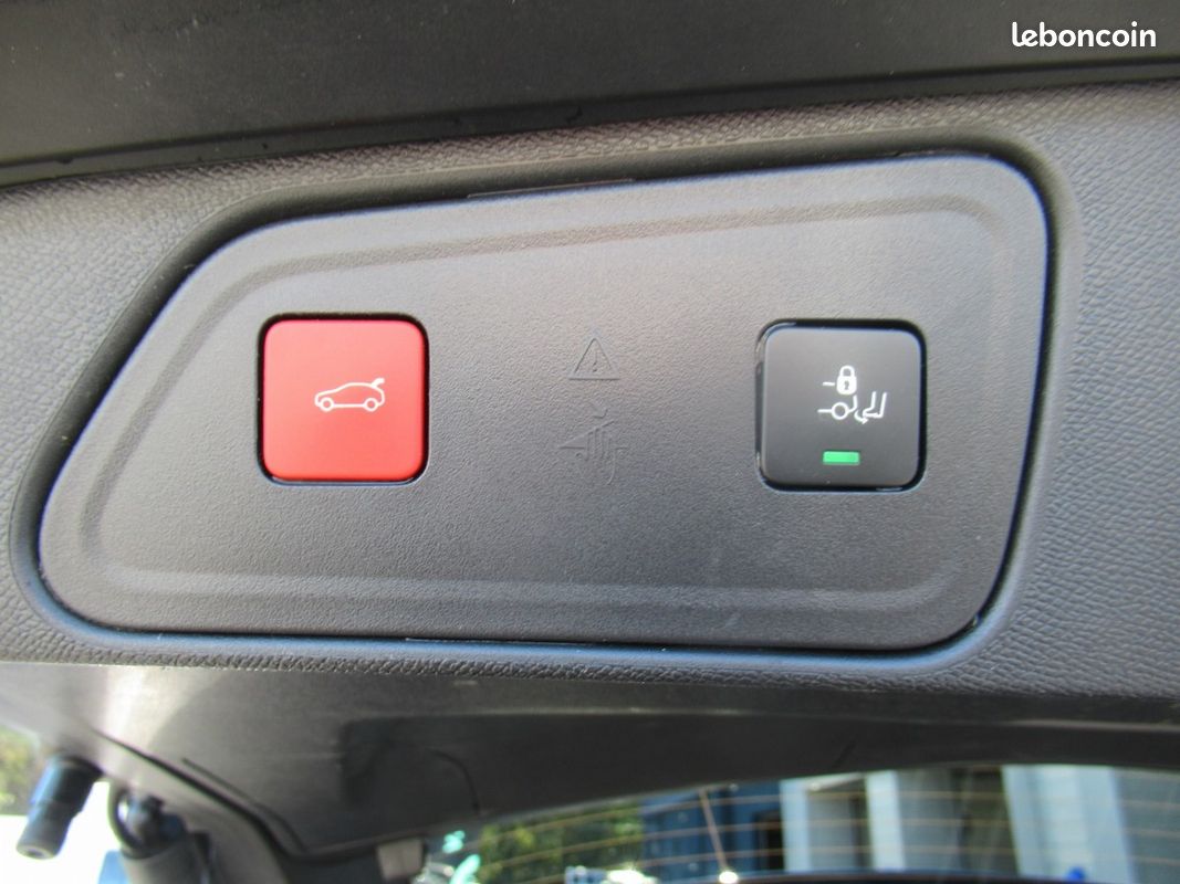 Peugeot 3008 (2) 1.6 HYBRID 225 E-EAT8 Allure Pack (image 9)