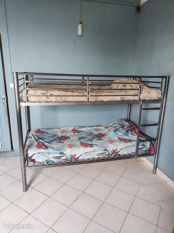 Vends lit superposé en métal (image 1)