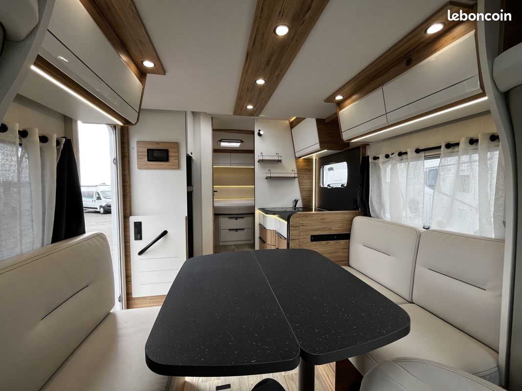 Profilé – BAVARIA T 746 FC Nomade -Jumper 140 CV - lit central avec Lit Pavillon – Antenne SAT. Auto- Salon avec banquette face face – WC et douche séparée – Tout équipé prêt à partir – très propre- (image 3)