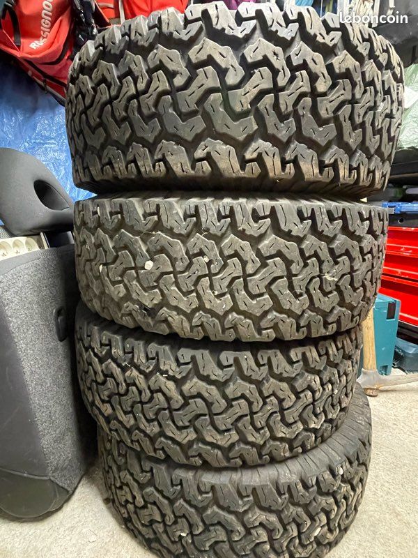 Pneus cailloux 235/60R16 (image 1)