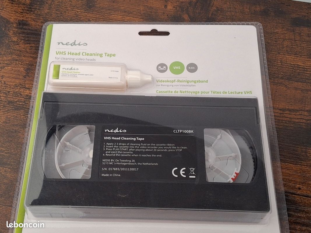 Hama Cassette de Nettoyage VHS pour MAGNETOSCOPE (Nettoyeur de tête vidéo lecteurs VHS/S VHS/VHS C/S VHS C, liquide de nettoyage inclus, Nettoyant de Têtes Vidéo   K7 nettoyage VHS) Noir