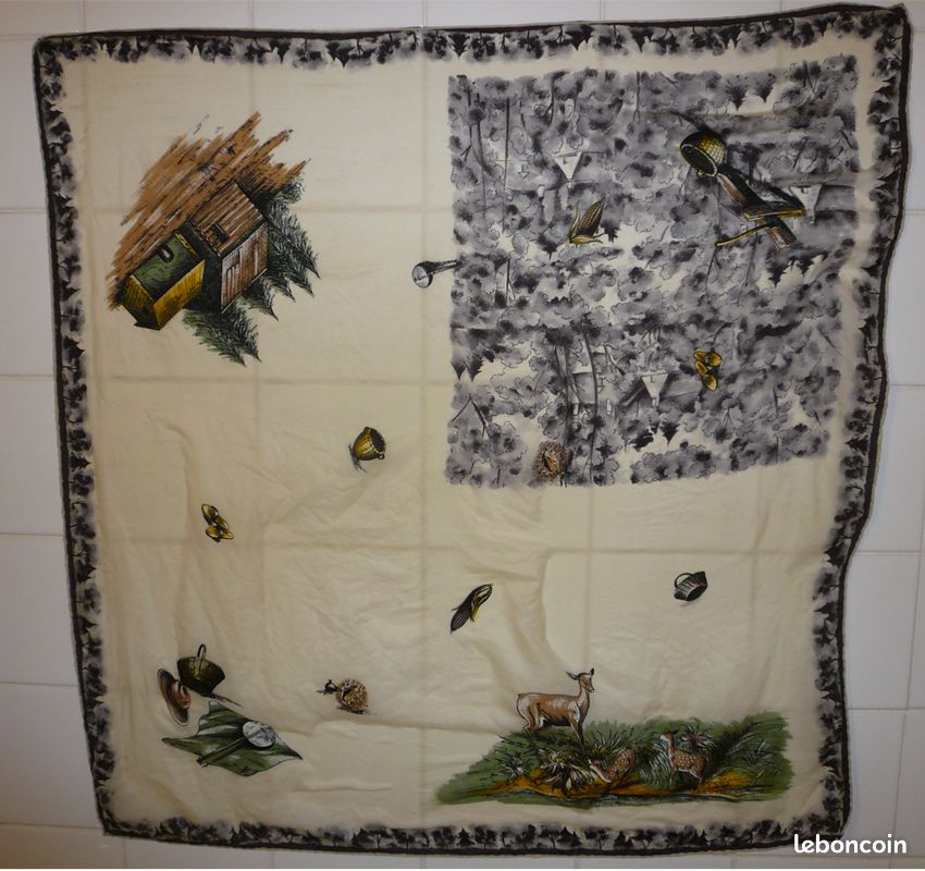 Foulard carré de soie motifs forêt (image 3)