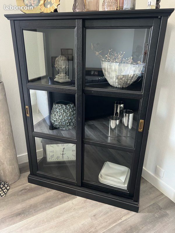 Vitrine (image 1)