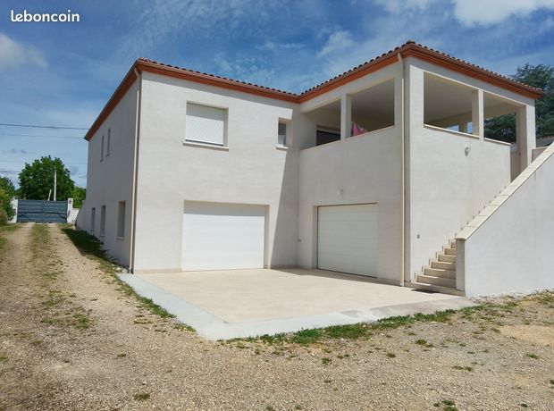 Maison-Villa contemporaine 2020 - plein pieds sur 2 niveaux - surface batie + 350 m2 - DPE A - GES A - Prestations de qualité & fort potentiel - 107 m2 habitable + RDC de 160 m2 aménageable. 279 500£