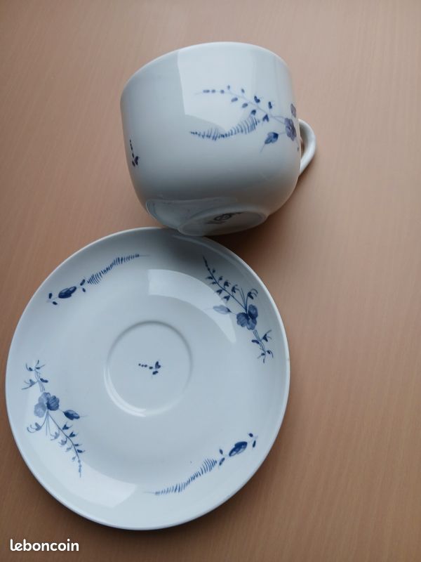 Tasse et soucoupe ,petit déjeuner en porcelaine de Chantilly (image 5)