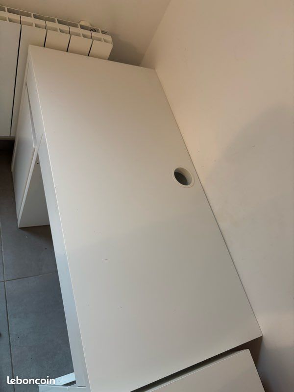 Bureau (image 2)