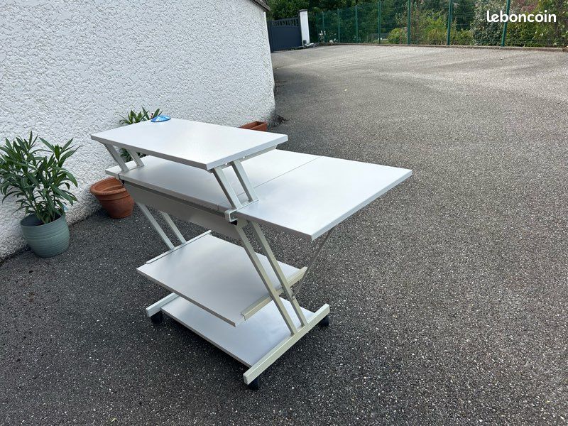 Bureau à roulette (image 1)