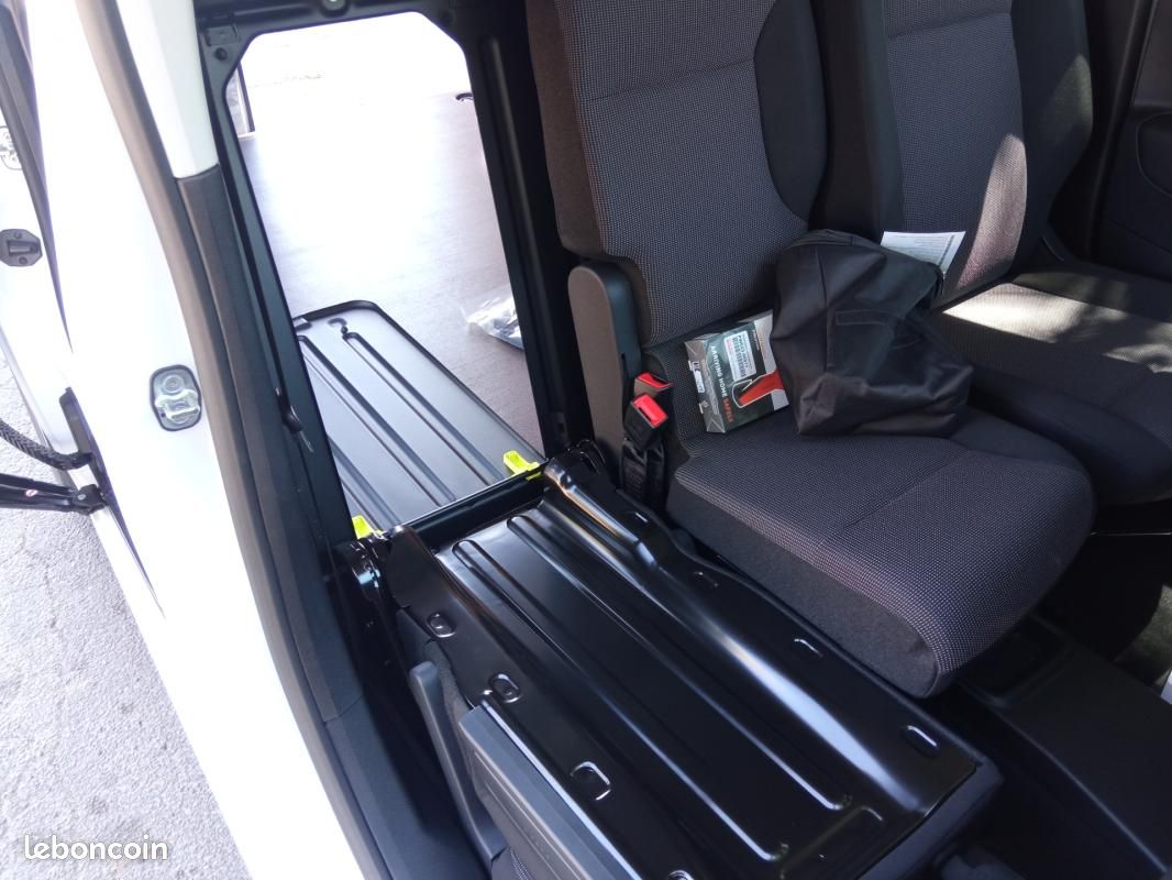 Toyota Proace City FOURGON MEDIUM 1.5L 130 D-4D BVA START+PACK CONFORT+3 PLACES MODUWORK+CARPLAY+... (image 8)