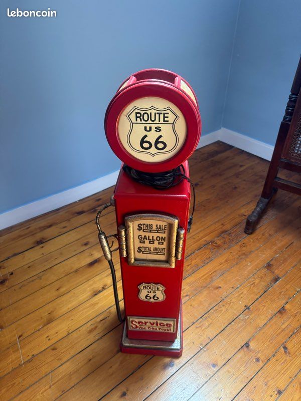 Tirelire Pompe à Essence Rétro Spirit Motors Avec Horloge Analogique - Rouge Vintage