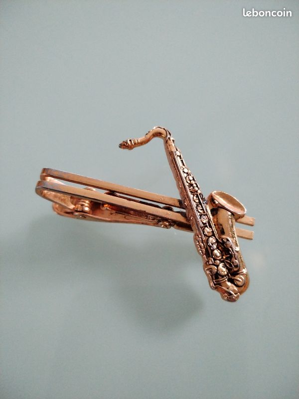Cravate Détaillée Avec Motif Saxophone - Neuf Avec Étiquettes - Accessoire Mode Original