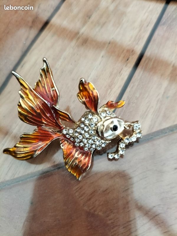 Broche Poisson Vintage Bleu Et Doré - Bijou Ancien Occasion, état Conforme Aux Photos