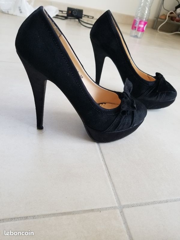 Chaussures à talons aiguilles noires (image 1)