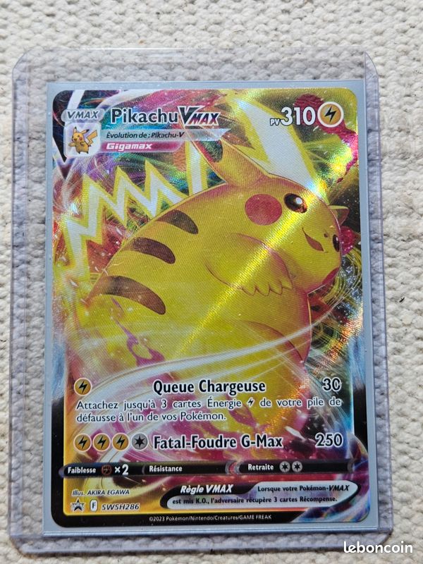 Lot De 50 Cartes Pokémon Allemandes – 1 V/VMAX/VSTAR/EX, 3 Holo, 1 Rare + Pikachu/Evoli/Dedenne – Avec Protection HeartGlobal