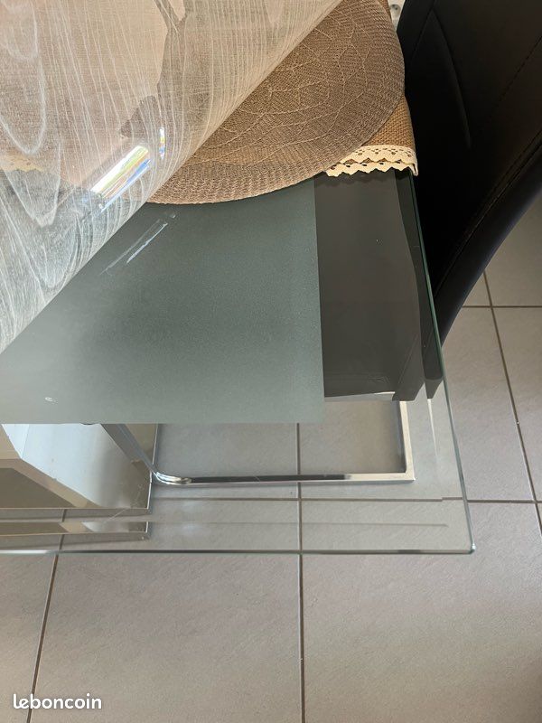 Table en verre (image 2)
