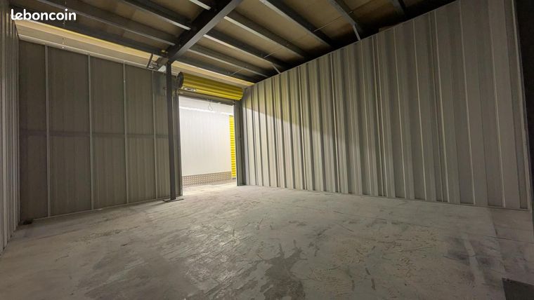 Garage/box 20 m² Rochefort Du Gard
