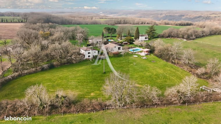 Propriété 8 pièces 230 m²
