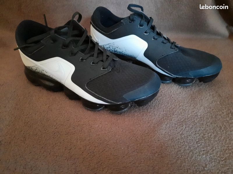 Vapormax noires et blanches Chaussures
