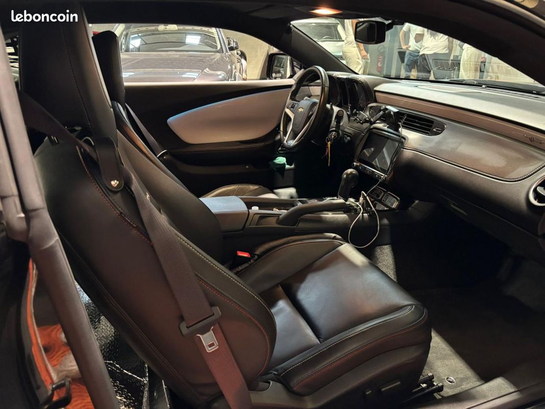 CHEVROLET CAMARO Coupé 6.2 V8 - 400CV 2012 - 45th ANNIVERSARY - PACK CARBONNE INTERIEUR - LIGNE SUR MESUR (image 19)