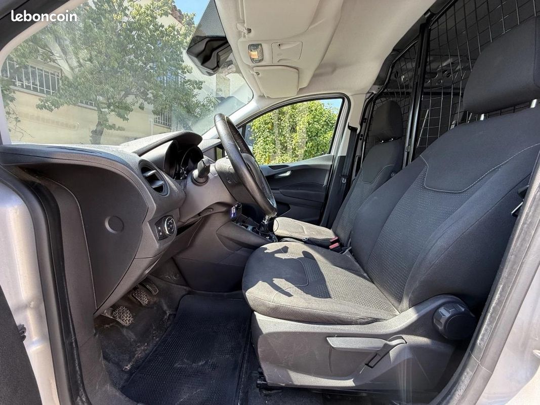 Ford Transit Courier 1.5 EcoBlue 100ch Carplay - Attelage - Pneus AR Neuf - Historique COMPLET (image 12)