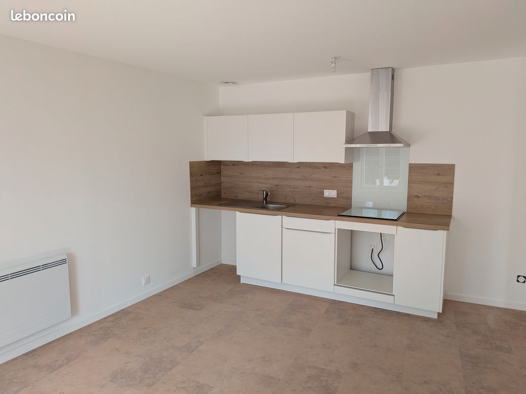 Parking 4 pièces 84 m² · à Saint-Florentin · 83,6 m² · 832 €/mois