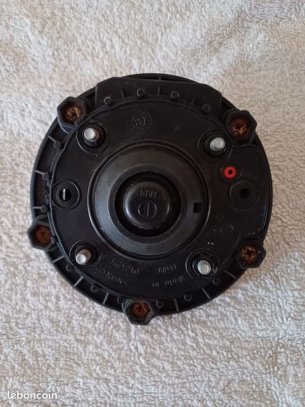 Bouchon réservoir KTM RC8R ou RC8 (image 3)