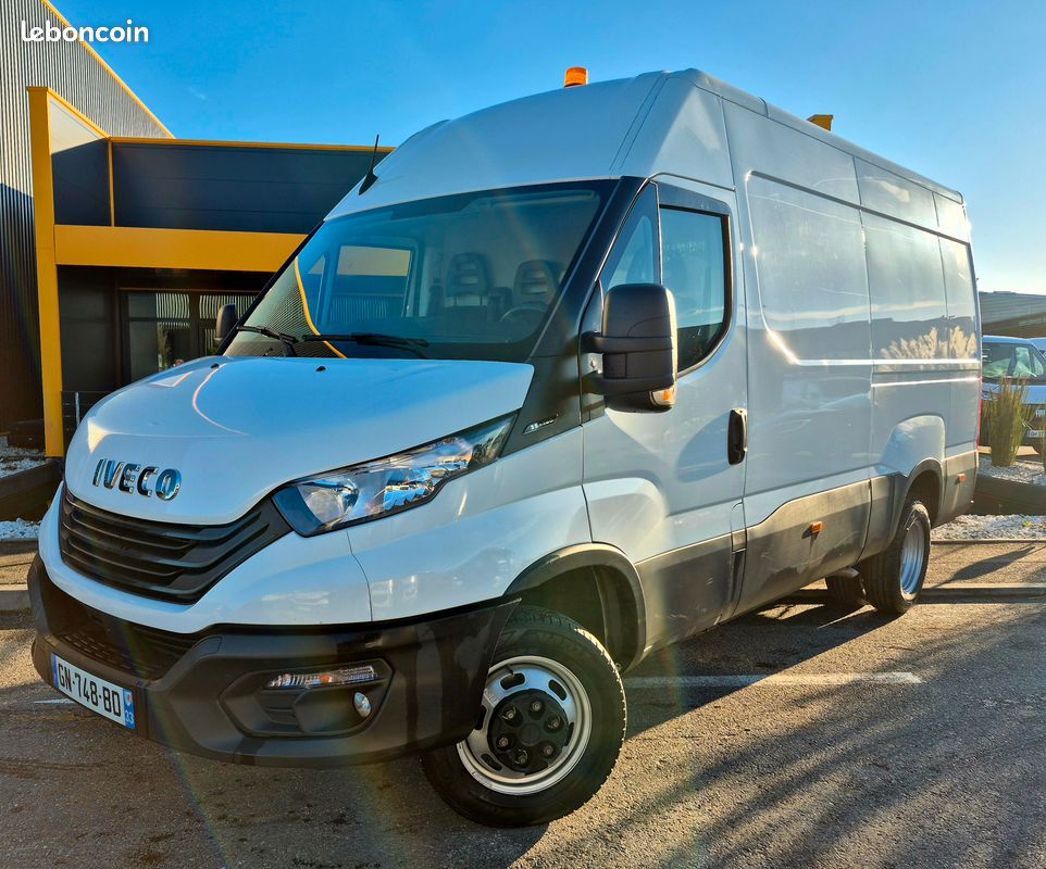 Iveco daily fourgon roues jumellees 2.3 140 ch (image 1)