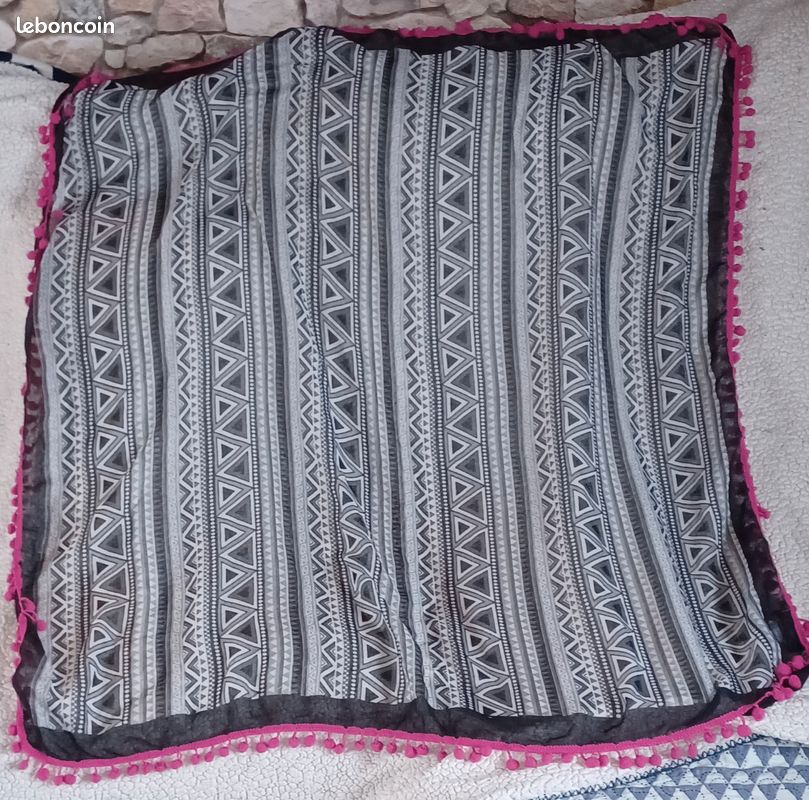 Foulard avec pompons fuchsia (image 1)
