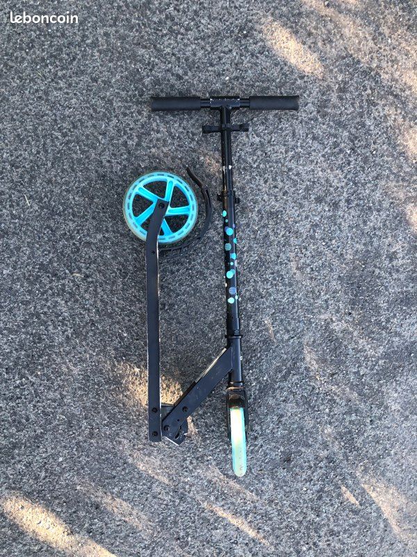 Trottinette non électrique ( négociable ) (image 1)