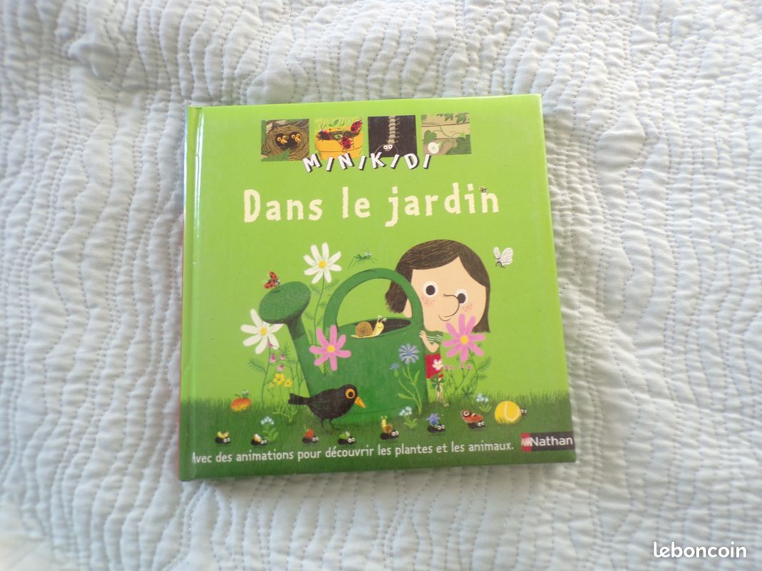LIVRE AVEC VOLETS dans le jardin (image 1)