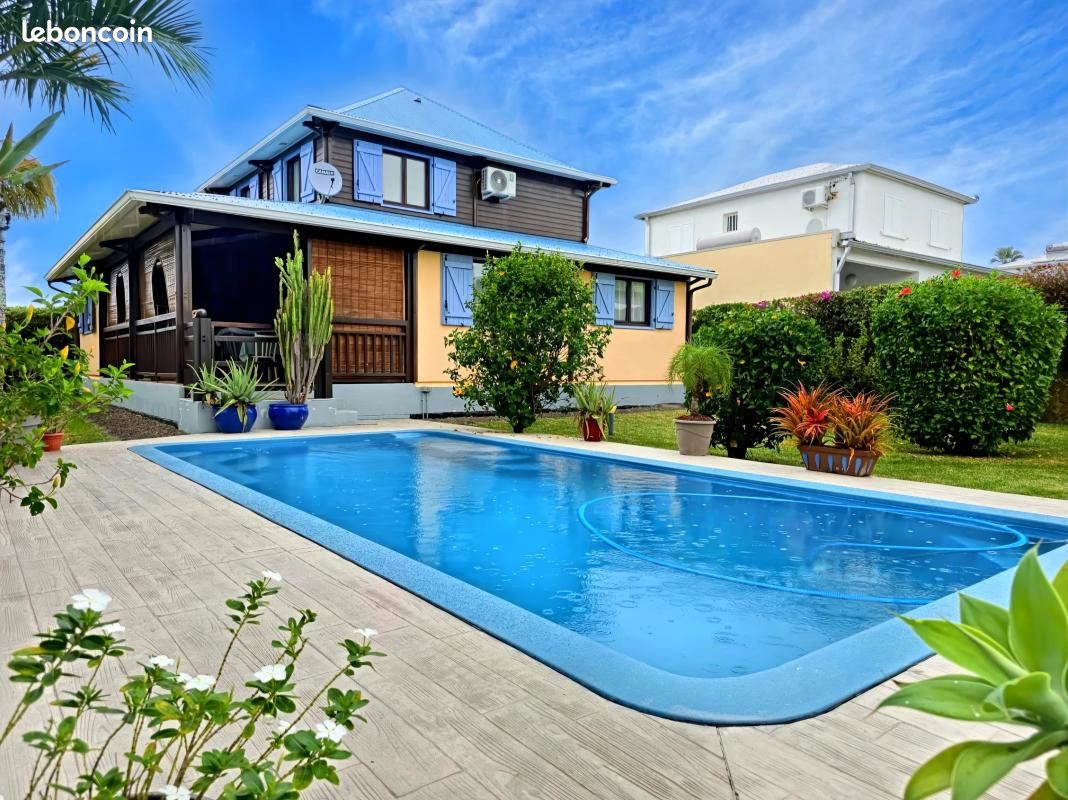 Maison 5 pièces 112 m² · à Sainte-Suzanne · 112 m² · 424 000 €