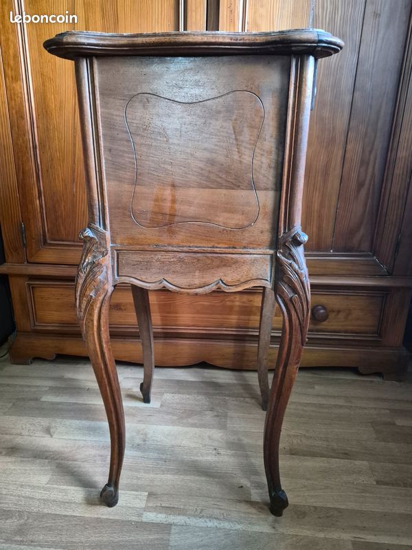 Petit table en bois avec plateau en marbre (image 2)