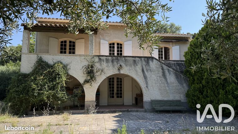Maison 8 pièces 203 m²