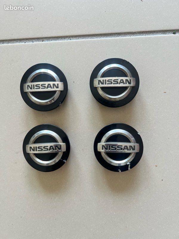 Lot de 4 caches-moyeux d'origine Nissan (Qashqai, Juke, Micra...) (image 1)