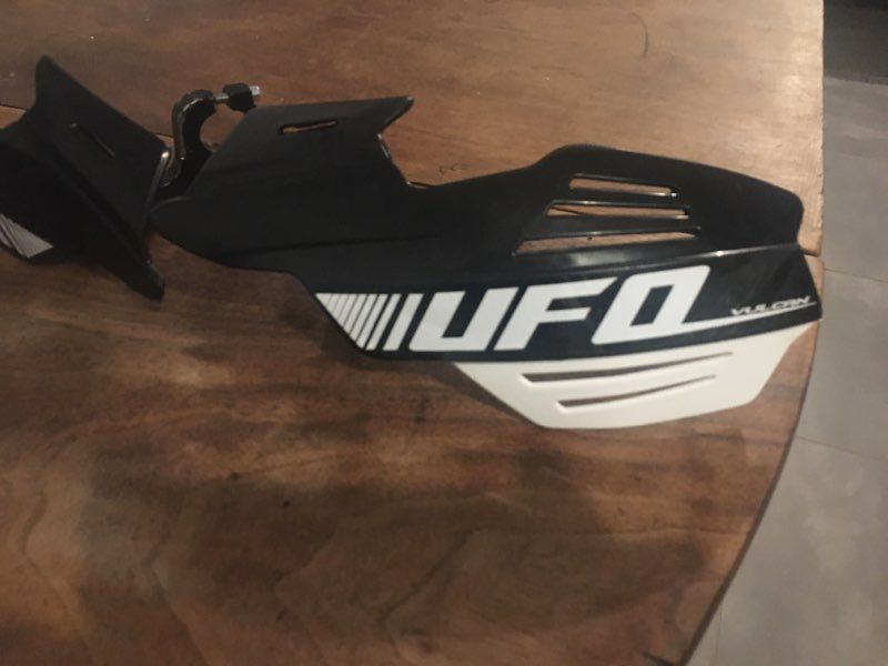 Protège-mains Vulcan UFO moto : , protège main de moto