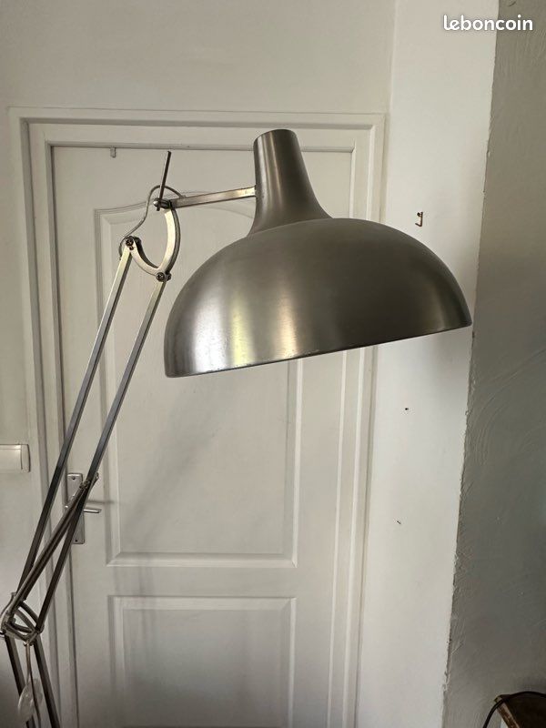 Lampadaire articulé en métal (image 2)