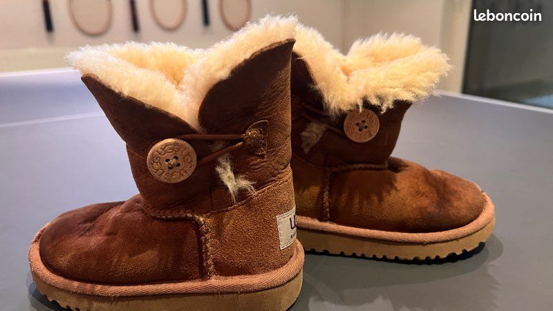 Vends bottes fourrées UGG taille 23,5 Chaussures