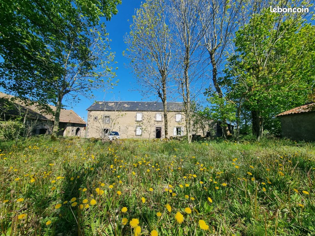 Maison 6 pièces 200 m² · à Manzat · 200 m² · 110 000 €