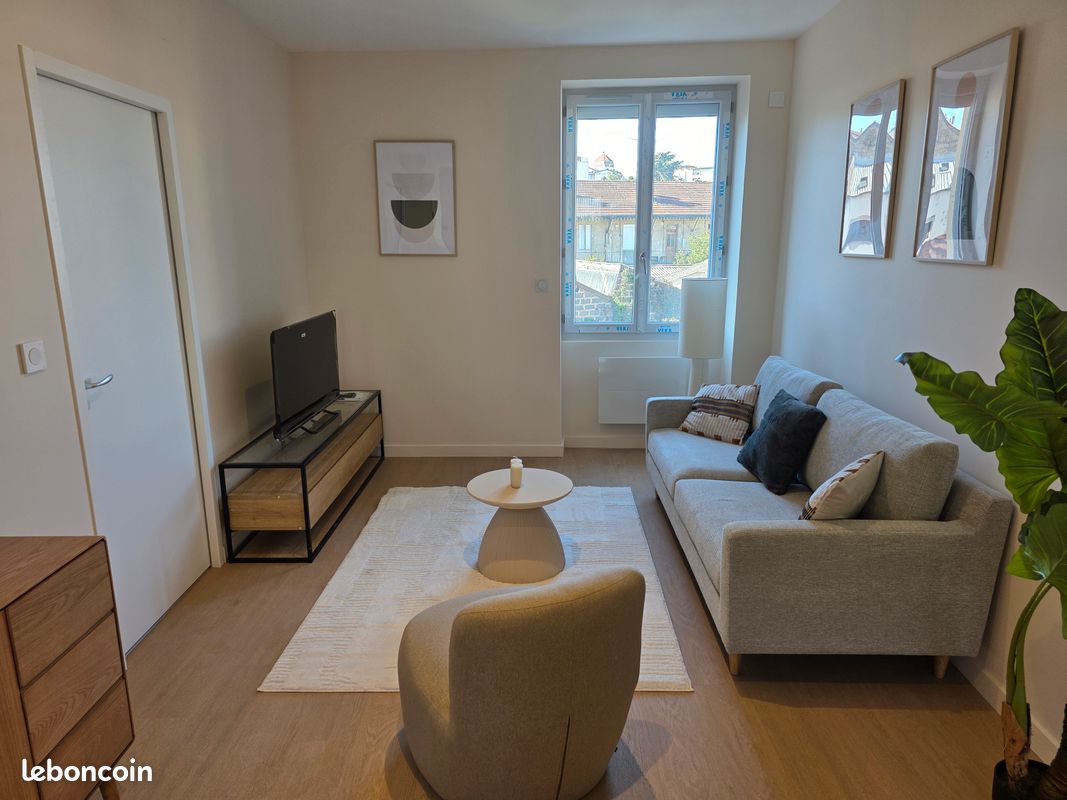 Appartement 2 pièces 40 m² · à Oullins-Pierre-Bénite · 40 m² · 930 €/mois