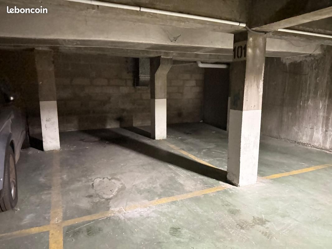 Parking 11 m² · à Paris · 11 m² · 28 000 €