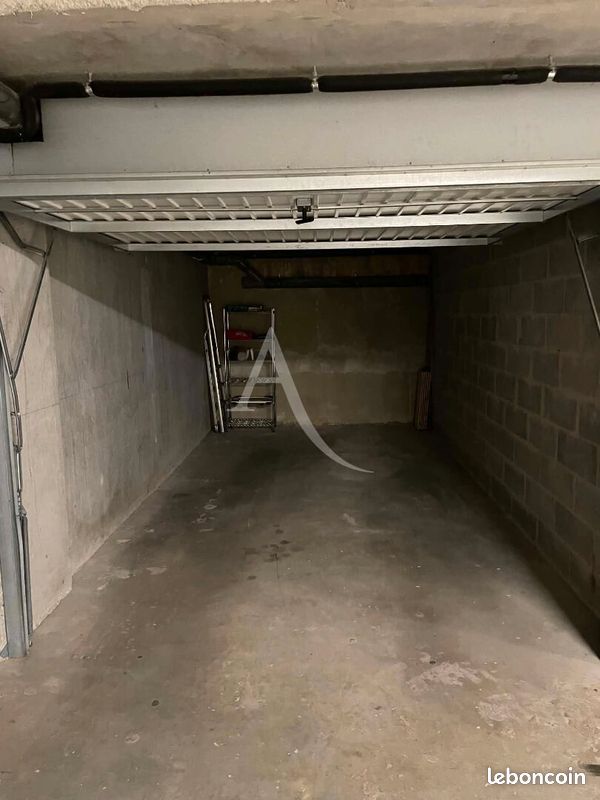 Parking/box LE PLESSIS ROBINSON · à Le Plessis-Robinson · 120 €/mois