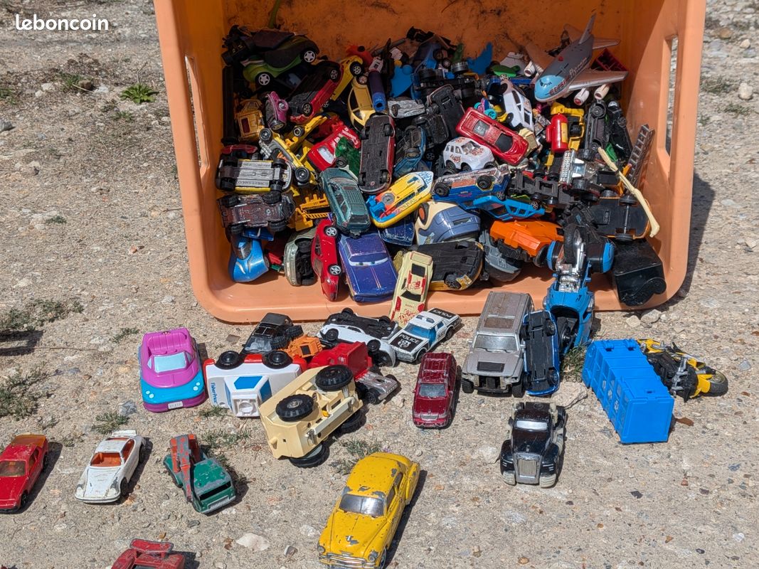 Lot de petite voiture (image 2)