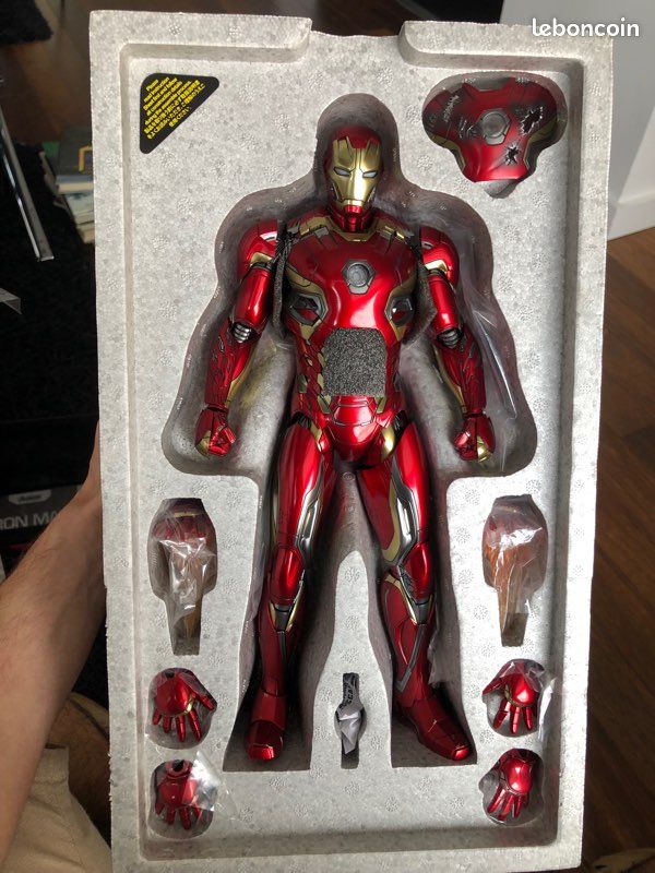 Hot Toys Iron Man MK 45 (die cast) Age of Ultron Collection