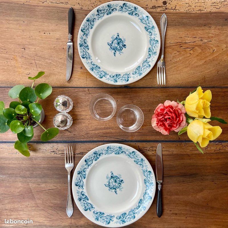 Charmant duo d’assiettes plates anciennes - Longwy Russes (image 1)