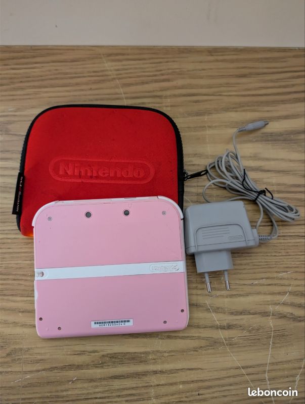 Nintendo 2DS Rose + Chargeur officiel + Housse Nintendo – Fonctionne parfaitement (image 2)