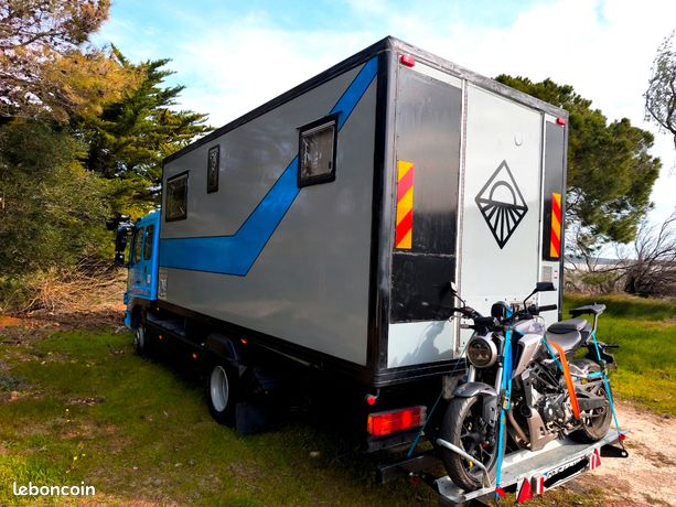 Une famille vend son camion d'expédition tout-terrain 95 000 euros