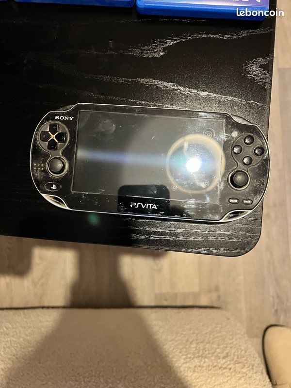 Sony PS VITA (PCH-1004) inkl 16 Gb Speicherkarte (Gebraucht) in Zürich