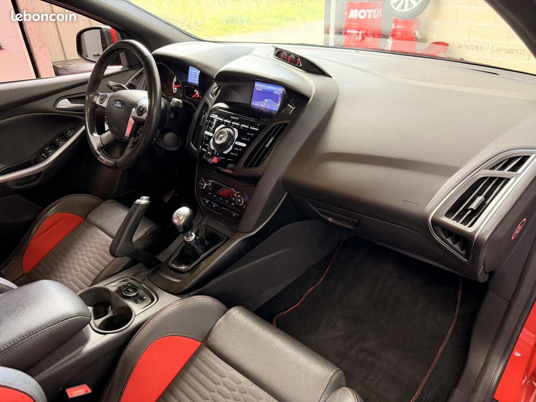 FORD FOCUS ST 2.0 SCTi EcoBoost 250 / Révisé - Pneus & Embrayage neuf (image 18)