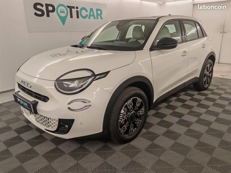 Fiat 600 1.2 Hybrid Turbo 110ch Icône eDCT6 Step 2 (image 1)
